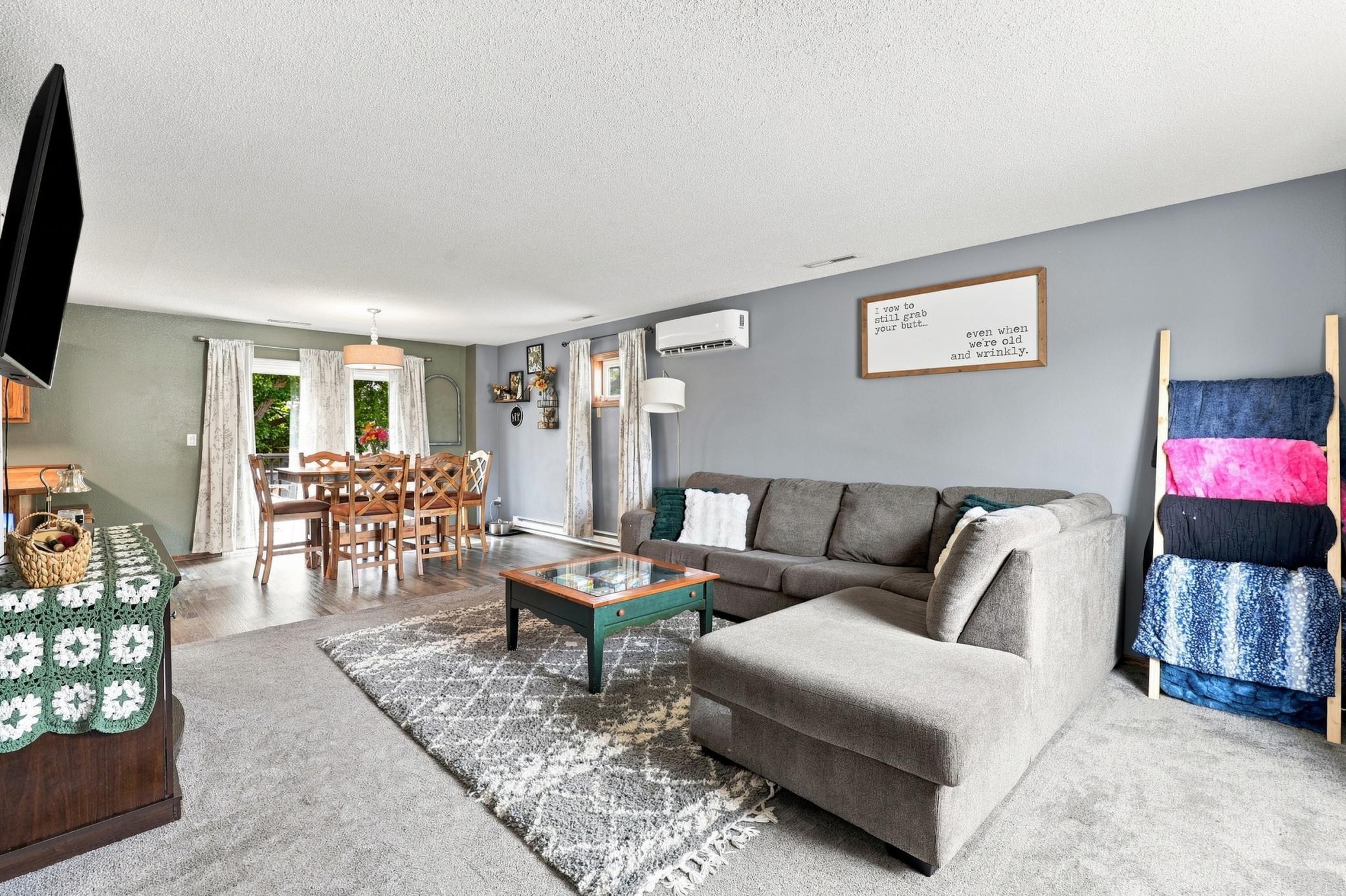 1985 single family home for sale at 408 19th Street E in West Fargo, ND — 4 bed, 2 bath (photo 4 of 25)