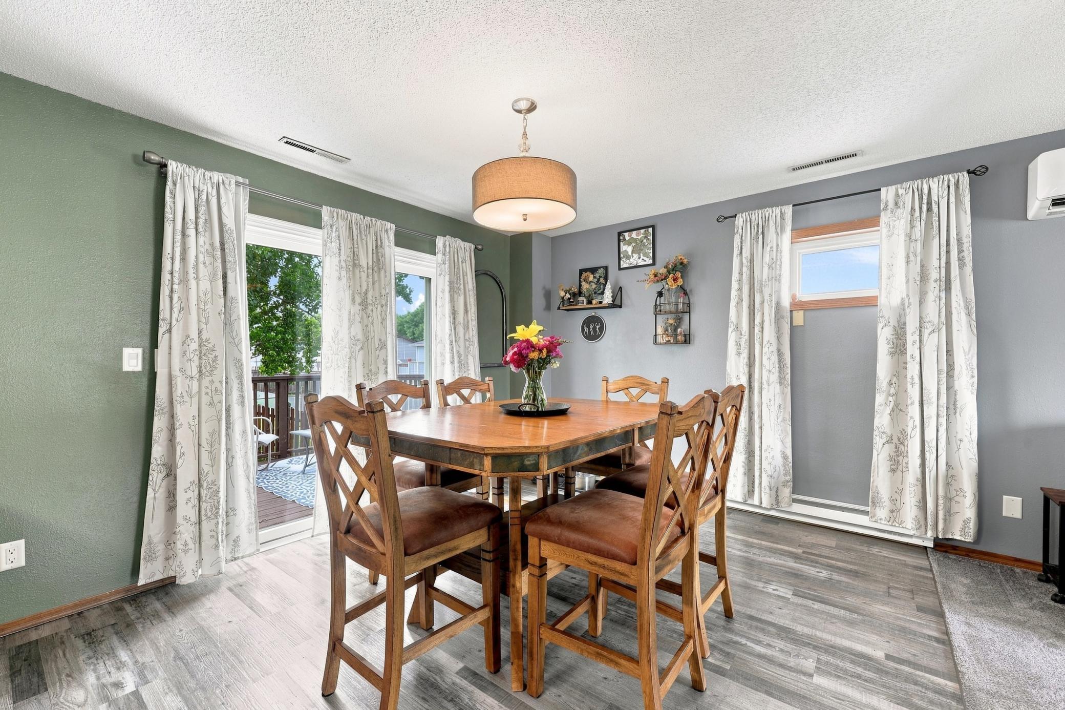 1985 single family home for sale at 408 19th Street E in West Fargo, ND — 4 bed, 2 bath (photo 7 of 25)