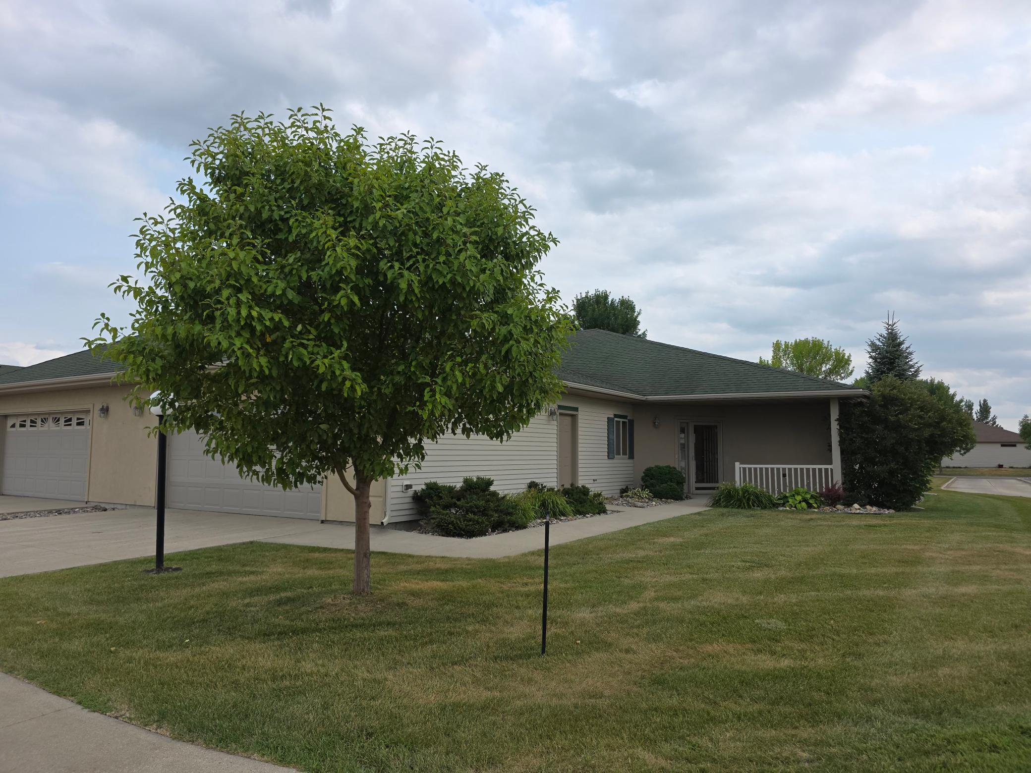 972 33rd Street S, Moorhead MN 56560 - Photo 2 of 35