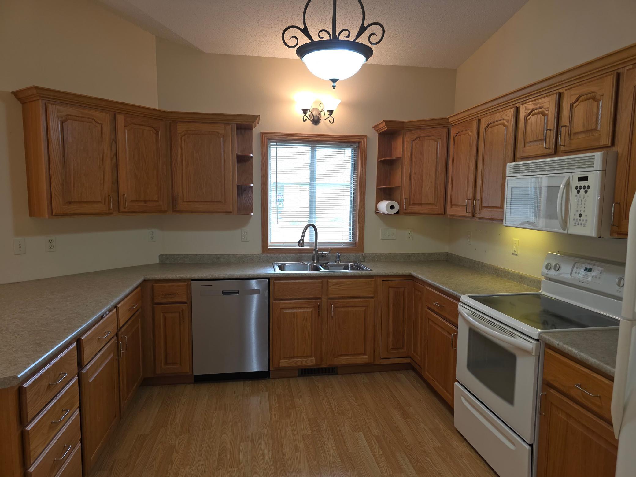 972 33rd Street S, Moorhead MN 56560 - Photo 14 of 35