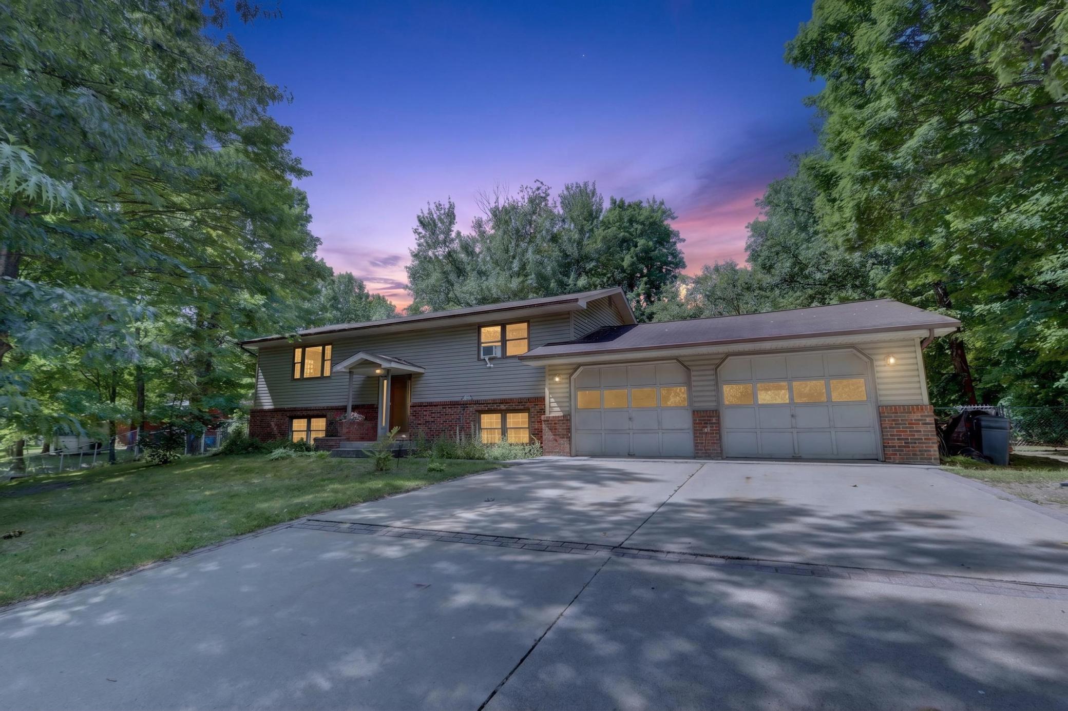 1976 single family home for sale at 2452 Deschepper Drive in Grand Rapids, MN — 4 bed, 2 bath (photo 3 of 47)