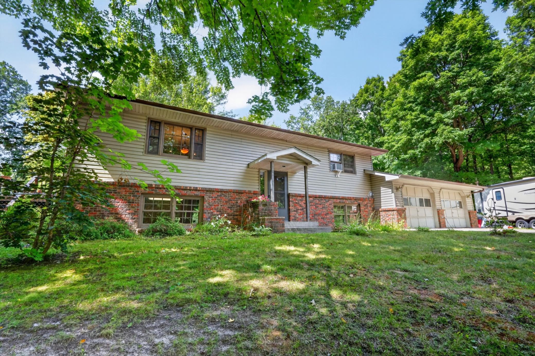1976 single family home for sale at 2452 Deschepper Drive in Grand Rapids, MN — 4 bed, 2 bath (photo 5 of 47)