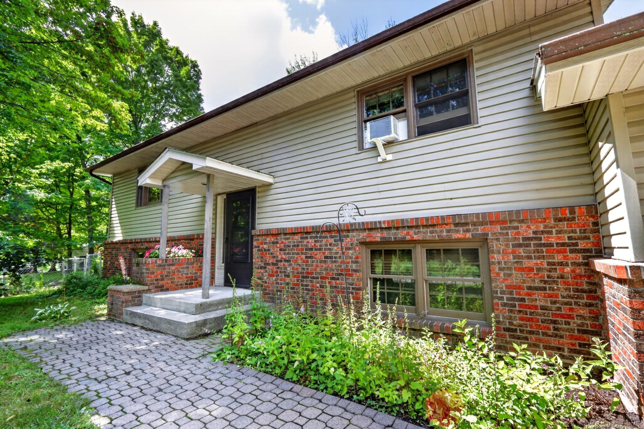 1976 single family home for sale at 2452 Deschepper Drive in Grand Rapids, MN — 4 bed, 2 bath (photo 6 of 47)