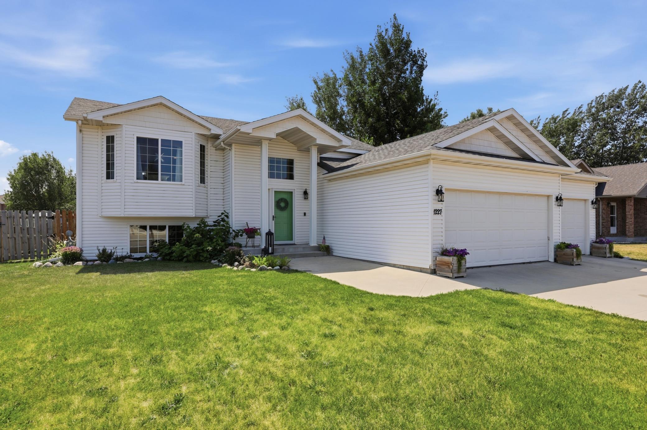 1227 38th Avenue S, Moorhead MN 56560 - Photo 2 of 26