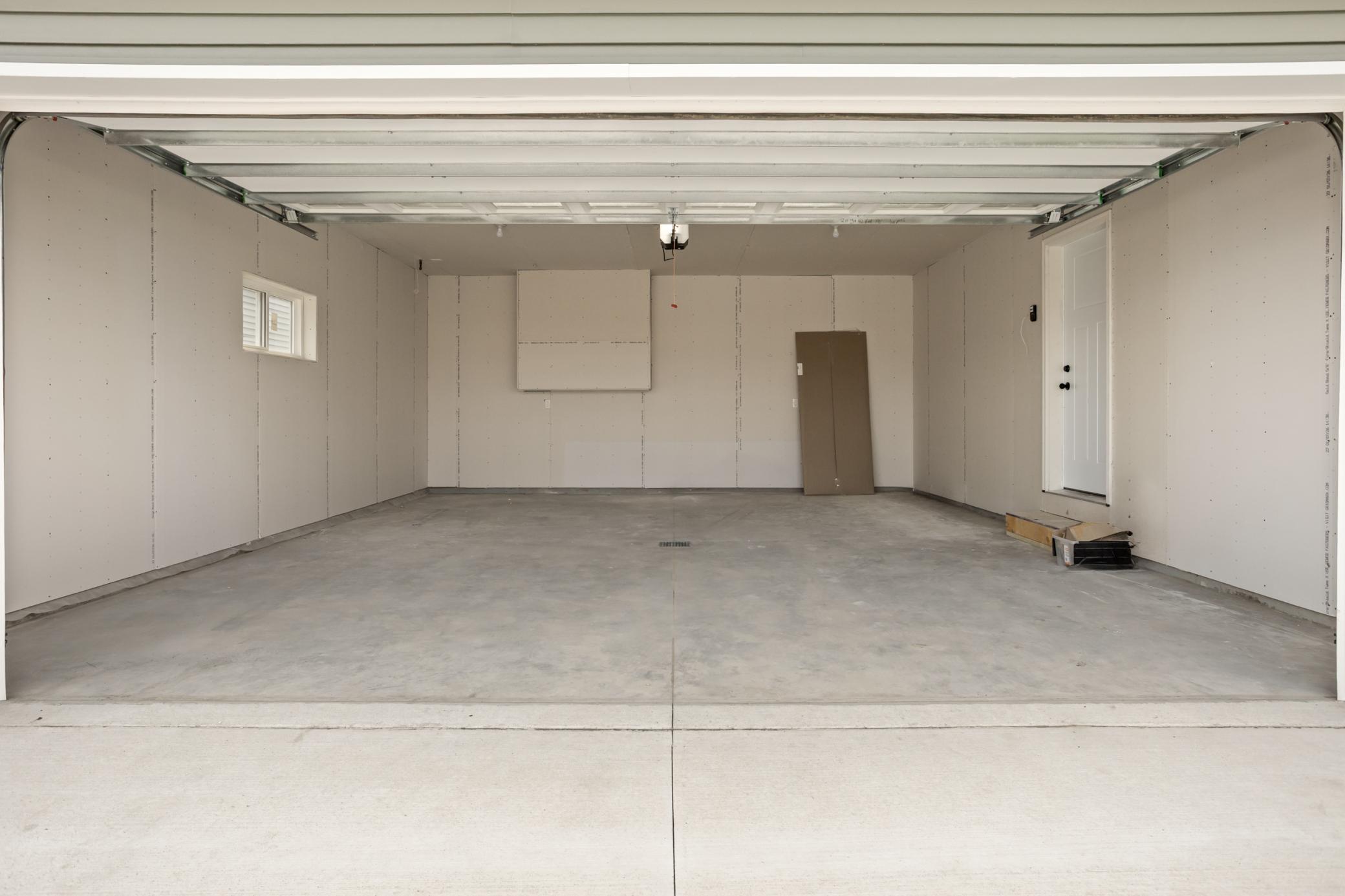 2611 38 Avenue S, Moorhead MN 56560 - Photo 35 of 38
