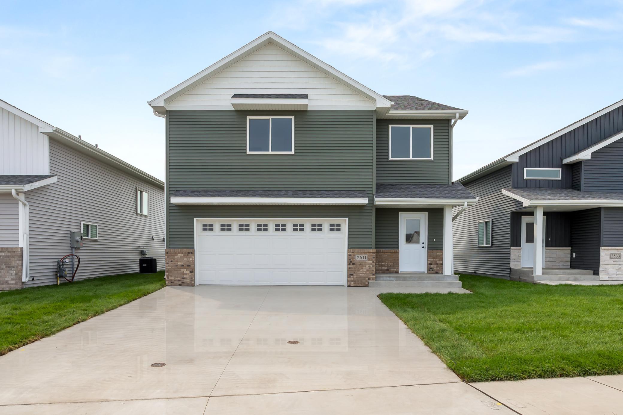 2025 single family home for sale at 2611 38 Avenue S in Moorhead, MN — 4 bed, 3 bath