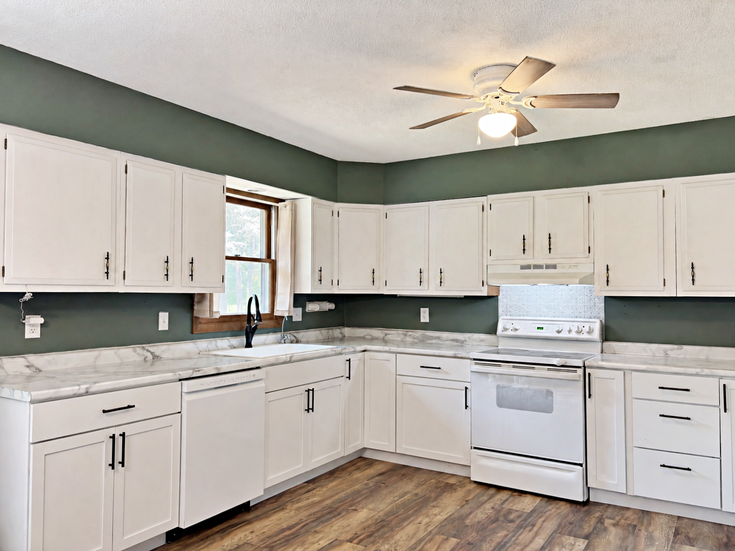 1974 single family home for sale at 16023 Discovery Circle in Park Rapids, MN — 3 bed, 2 bath (photo 5 of 33)