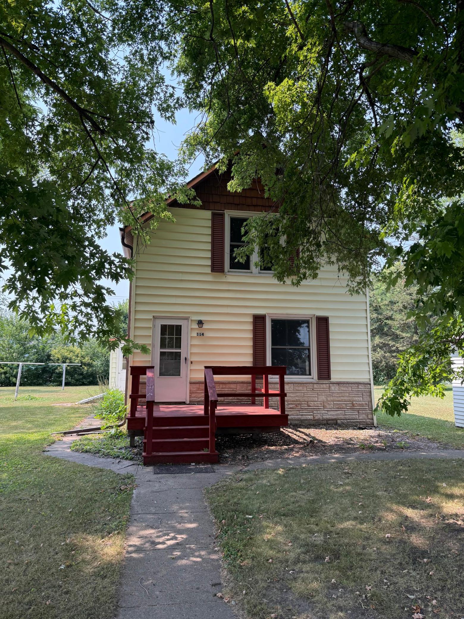 1905 single family home for sale at 114 3rd Street N in Fairmount, ND — 4 bed, 2 bath