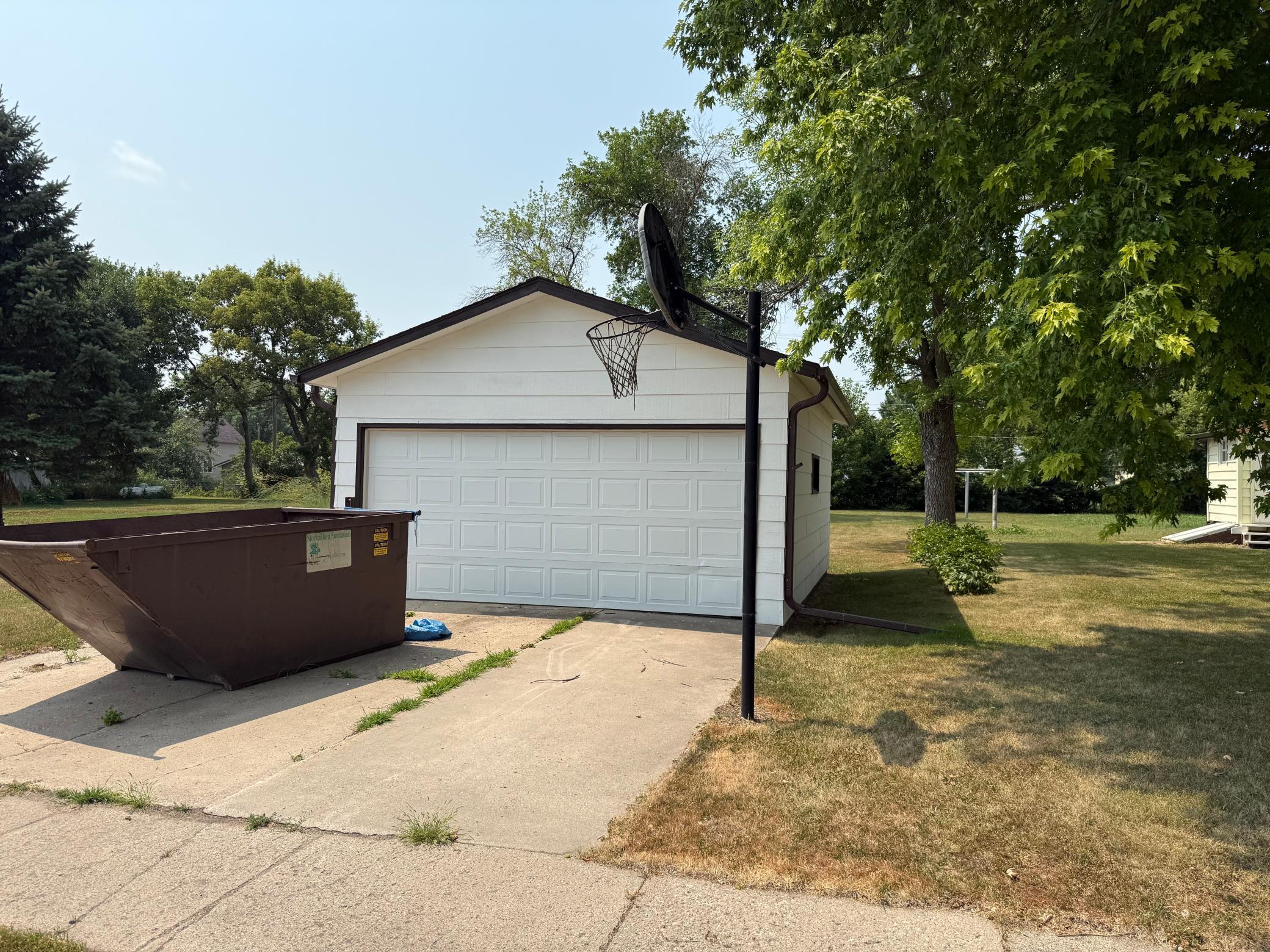 1905 single family home for sale at 114 3rd Street N in Fairmount, ND — 4 bed, 2 bath (photo 3 of 5)