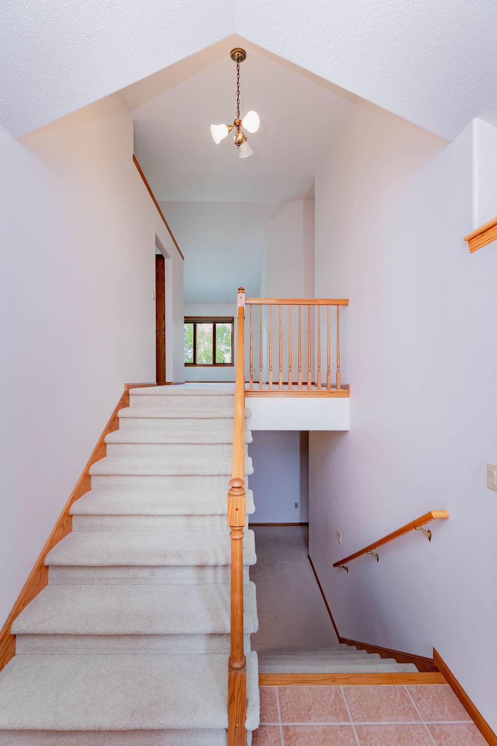 1996 single family home for sale at 202 Fairway Drive in Casselton, ND — 5 bed, 4 bath (photo 12 of 54)