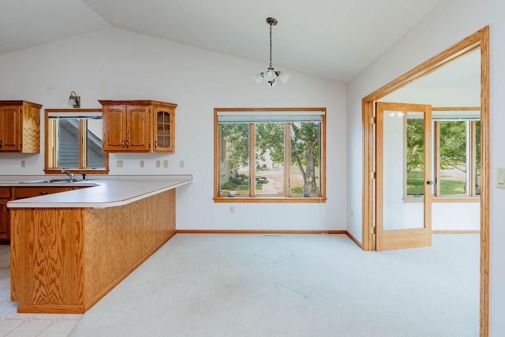 1996 single family home for sale at 202 Fairway Drive in Casselton, ND — 5 bed, 4 bath (photo 16 of 54)