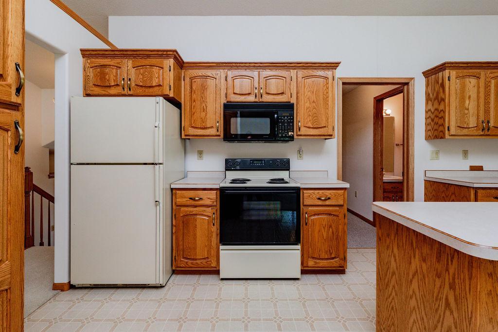 1996 single family home for sale at 202 Fairway Drive in Casselton, ND — 5 bed, 4 bath (photo 18 of 54)