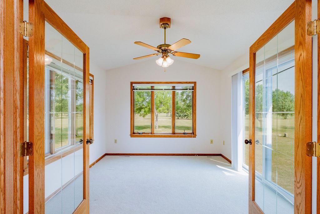 1996 single family home for sale at 202 Fairway Drive in Casselton, ND — 5 bed, 4 bath (photo 20 of 54)