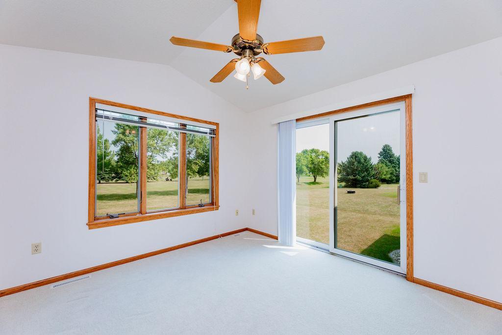 1996 single family home for sale at 202 Fairway Drive in Casselton, ND — 5 bed, 4 bath (photo 22 of 54)