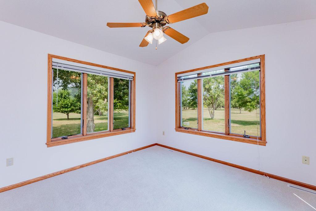 1996 single family home for sale at 202 Fairway Drive in Casselton, ND — 5 bed, 4 bath (photo 23 of 54)