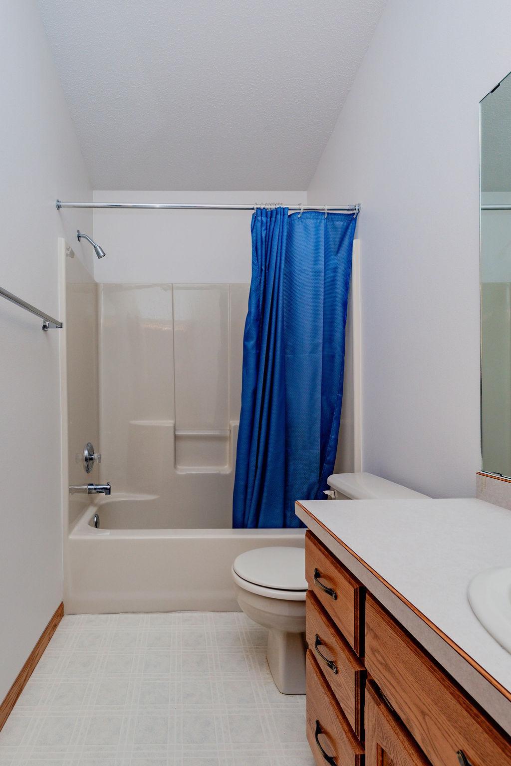 1996 single family home for sale at 202 Fairway Drive in Casselton, ND — 5 bed, 4 bath (photo 25 of 54)