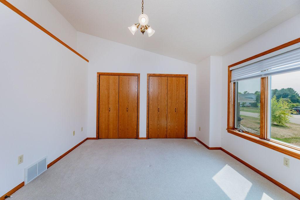 1996 single family home for sale at 202 Fairway Drive in Casselton, ND — 5 bed, 4 bath (photo 27 of 54)