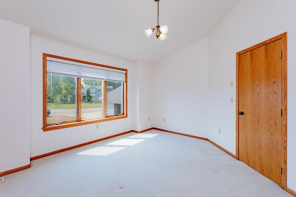 1996 single family home for sale at 202 Fairway Drive in Casselton, ND — 5 bed, 4 bath (photo 28 of 54)