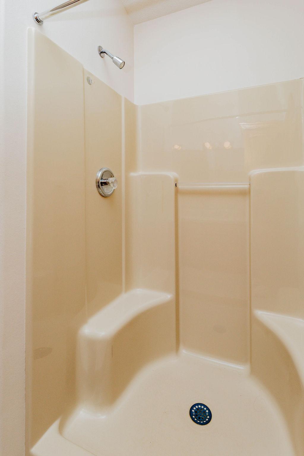 1996 single family home for sale at 202 Fairway Drive in Casselton, ND — 5 bed, 4 bath (photo 35 of 54)
