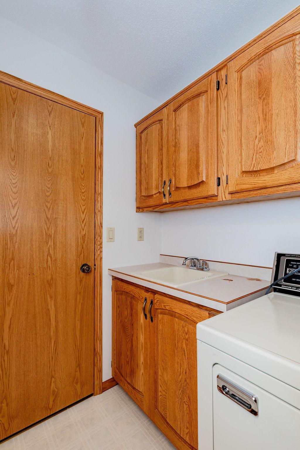 1996 single family home for sale at 202 Fairway Drive in Casselton, ND — 5 bed, 4 bath (photo 38 of 54)