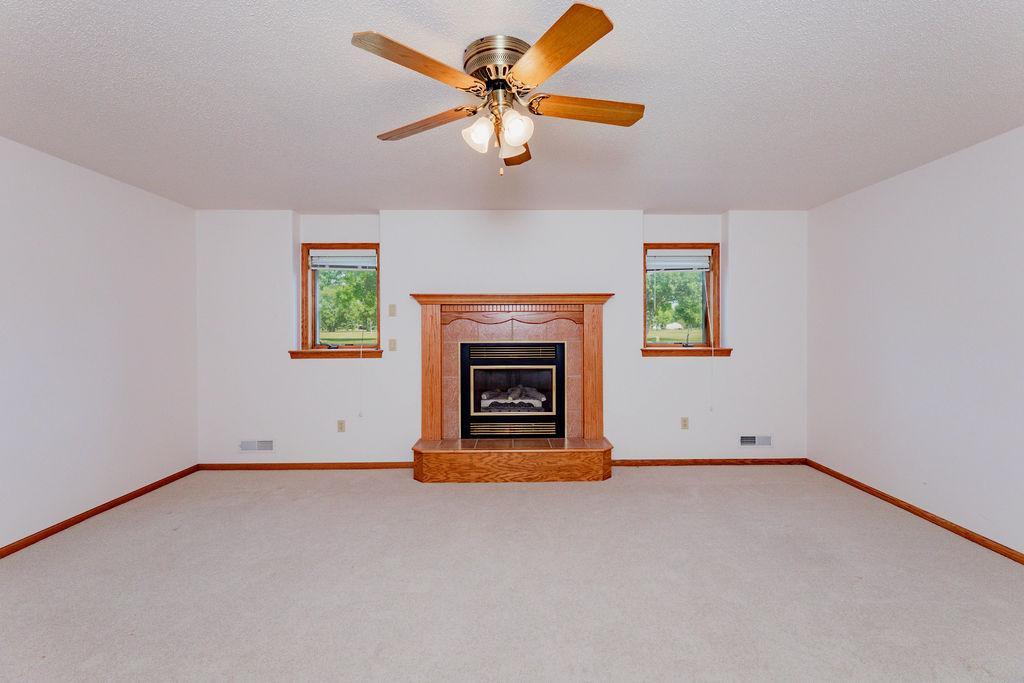 1996 single family home for sale at 202 Fairway Drive in Casselton, ND — 5 bed, 4 bath (photo 41 of 54)