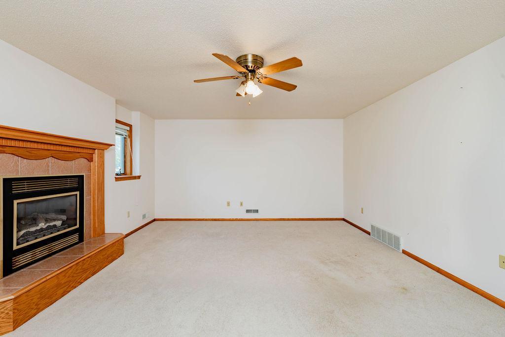 1996 single family home for sale at 202 Fairway Drive in Casselton, ND — 5 bed, 4 bath (photo 42 of 54)