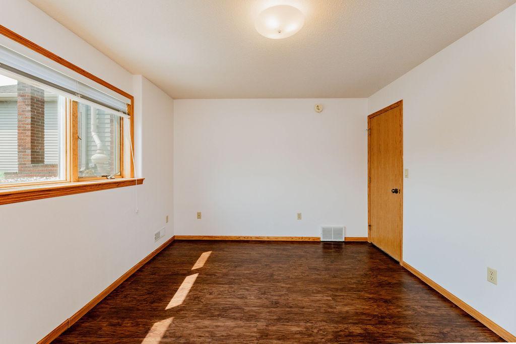 1996 single family home for sale at 202 Fairway Drive in Casselton, ND — 5 bed, 4 bath (photo 45 of 54)