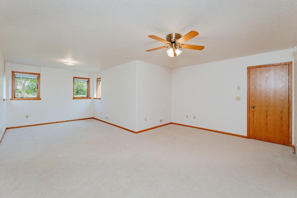 1996 single family home for sale at 202 Fairway Drive in Casselton, ND — 5 bed, 4 bath (photo 49 of 54)