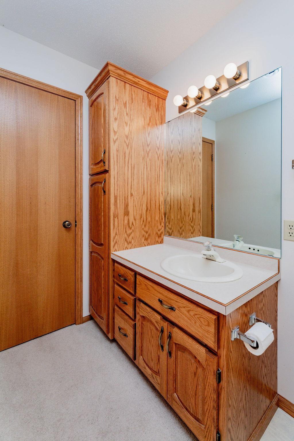 1996 single family home for sale at 202 Fairway Drive in Casselton, ND — 5 bed, 4 bath (photo 53 of 54)