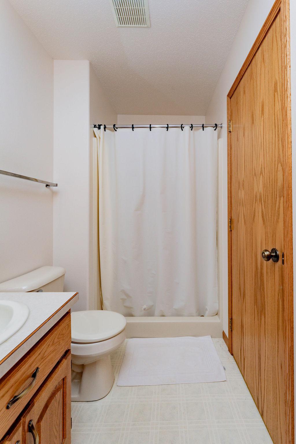 1996 single family home for sale at 202 Fairway Drive in Casselton, ND — 5 bed, 4 bath (photo 54 of 54)