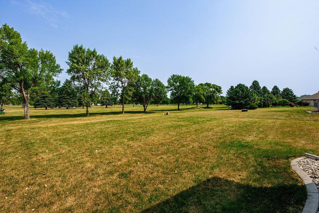 1996 single family home for sale at 202 Fairway Drive in Casselton, ND — 5 bed, 4 bath (photo 7 of 54)