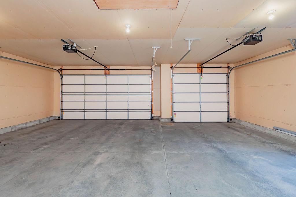 1996 single family home for sale at 202 Fairway Drive in Casselton, ND — 5 bed, 4 bath (photo 8 of 54)