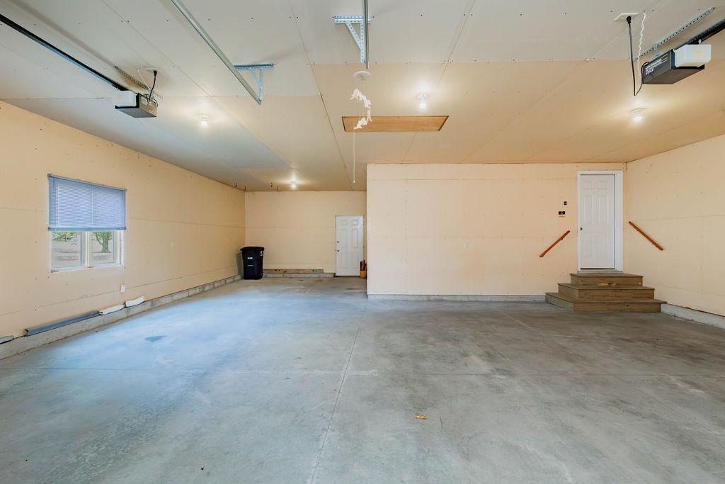 1996 single family home for sale at 202 Fairway Drive in Casselton, ND — 5 bed, 4 bath (photo 9 of 54)
