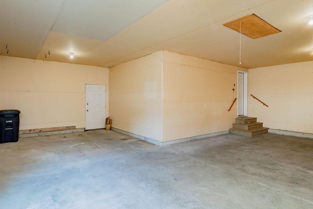 1996 single family home for sale at 202 Fairway Drive in Casselton, ND — 5 bed, 4 bath (photo 10 of 54)