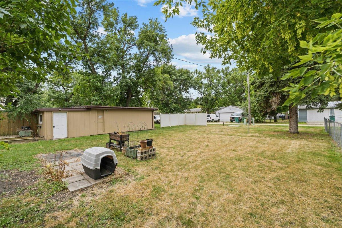 1957 single family home for sale at 609 Center Street S in Wahpeton, ND — 2 bed, 1 bath (photo 11 of 45)