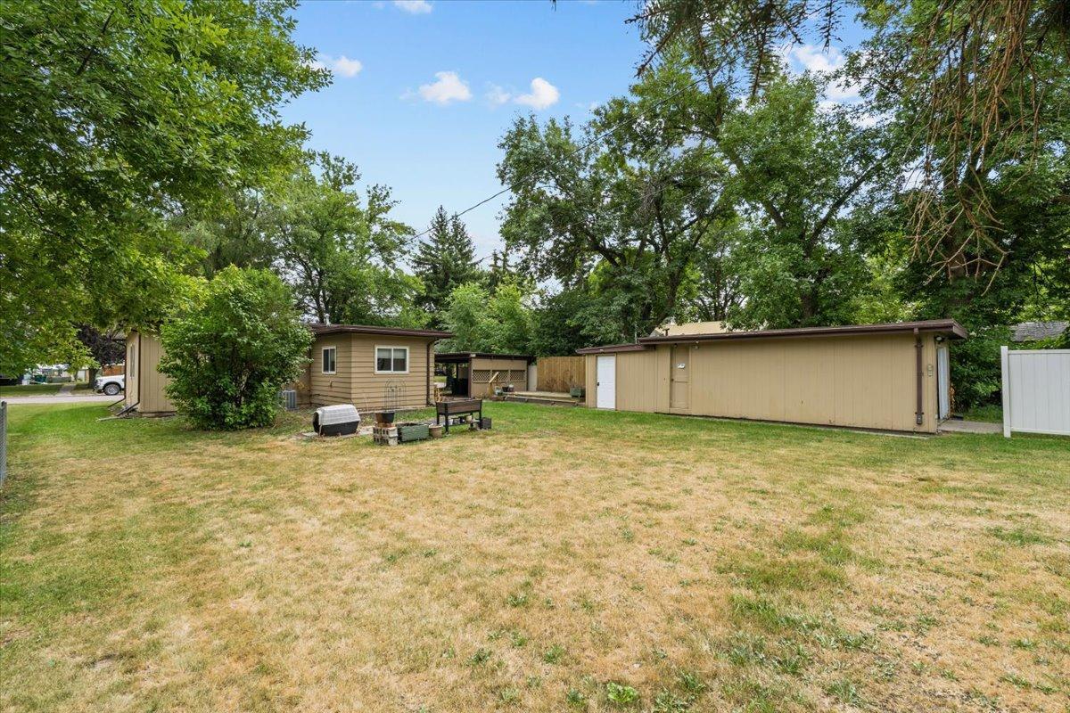 1957 single family home for sale at 609 Center Street S in Wahpeton, ND — 2 bed, 1 bath (photo 12 of 45)