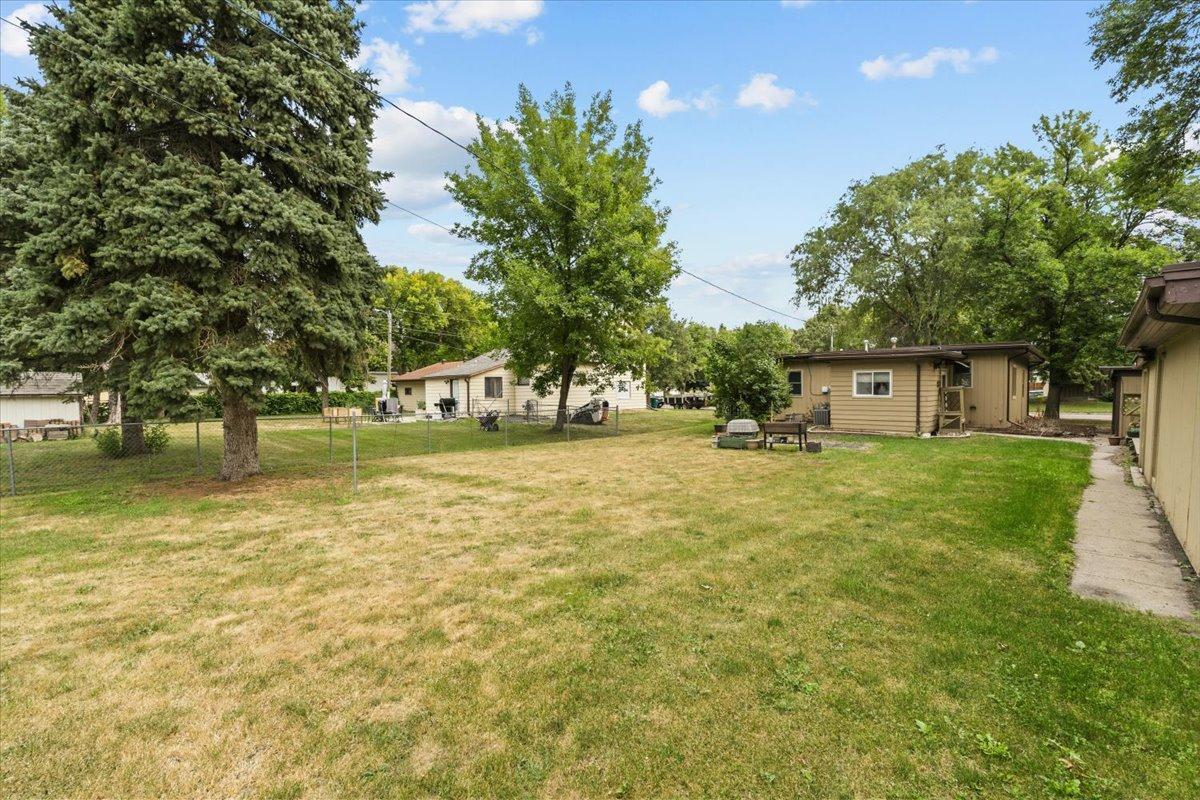 1957 single family home for sale at 609 Center Street S in Wahpeton, ND — 2 bed, 1 bath (photo 13 of 45)