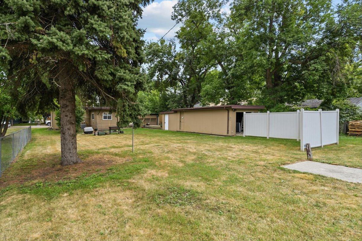 1957 single family home for sale at 609 Center Street S in Wahpeton, ND — 2 bed, 1 bath (photo 14 of 45)