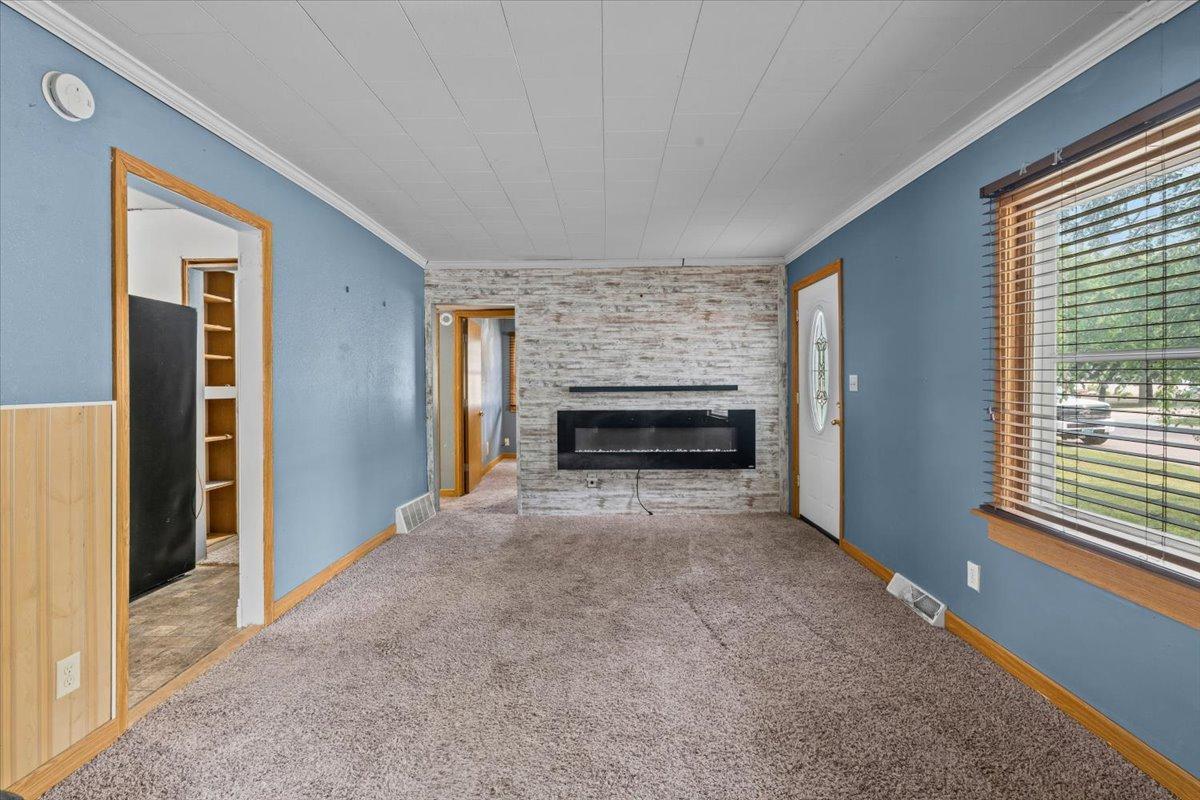 1957 single family home for sale at 609 Center Street S in Wahpeton, ND — 2 bed, 1 bath (photo 22 of 45)