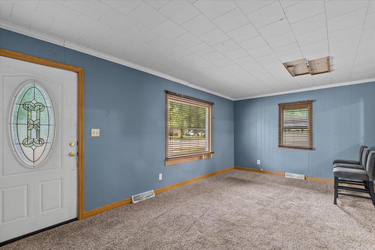 1957 single family home for sale at 609 Center Street S in Wahpeton, ND — 2 bed, 1 bath (photo 25 of 45)