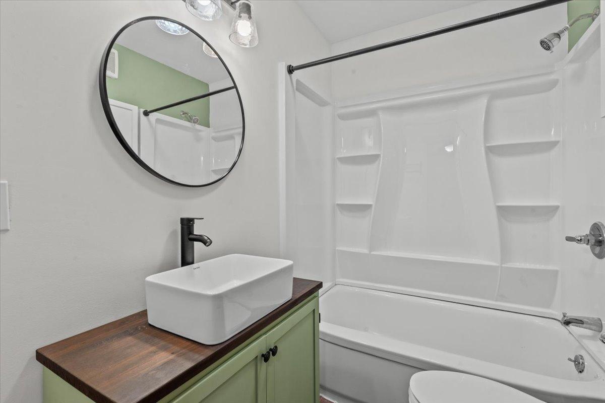 1957 single family home for sale at 609 Center Street S in Wahpeton, ND — 2 bed, 1 bath (photo 32 of 45)