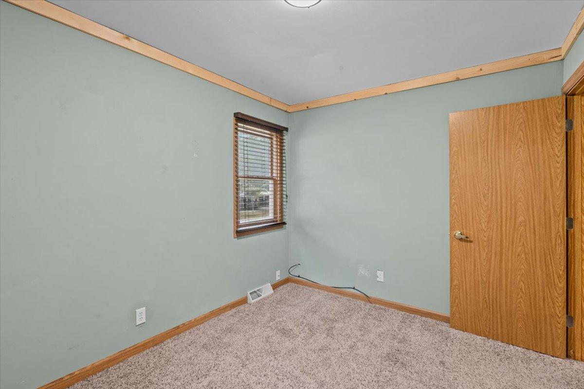 1957 single family home for sale at 609 Center Street S in Wahpeton, ND — 2 bed, 1 bath (photo 37 of 45)