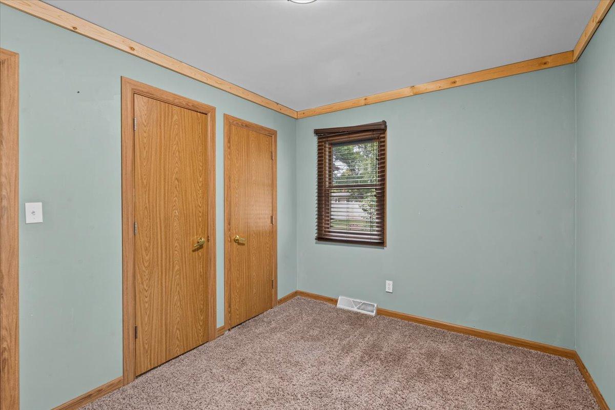 1957 single family home for sale at 609 Center Street S in Wahpeton, ND — 2 bed, 1 bath (photo 39 of 45)