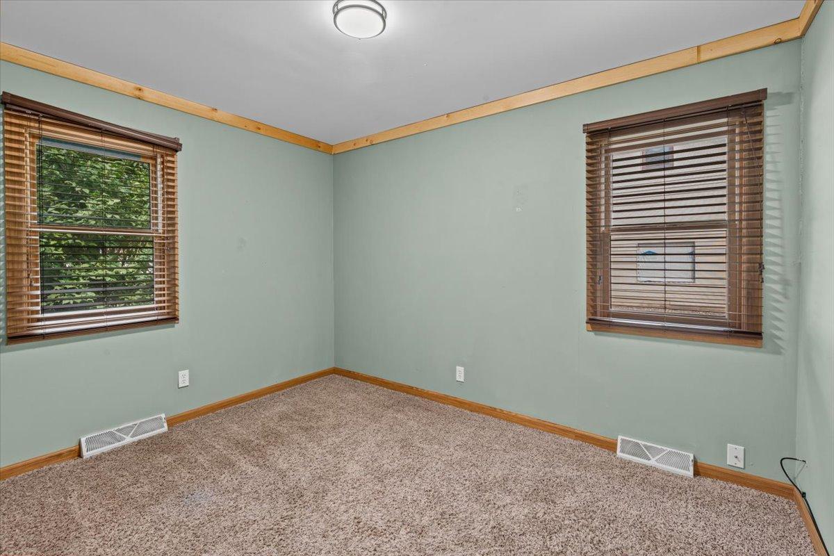 1957 single family home for sale at 609 Center Street S in Wahpeton, ND — 2 bed, 1 bath (photo 40 of 45)