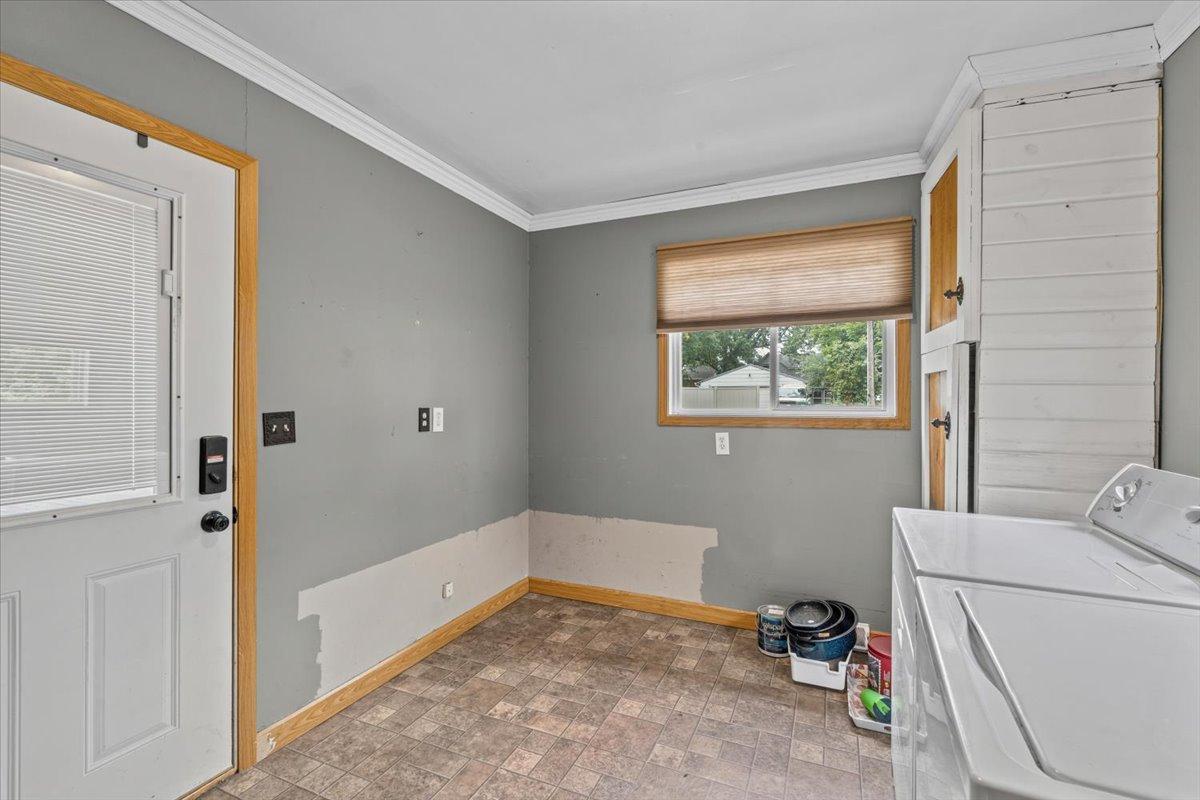 1957 single family home for sale at 609 Center Street S in Wahpeton, ND — 2 bed, 1 bath (photo 42 of 45)