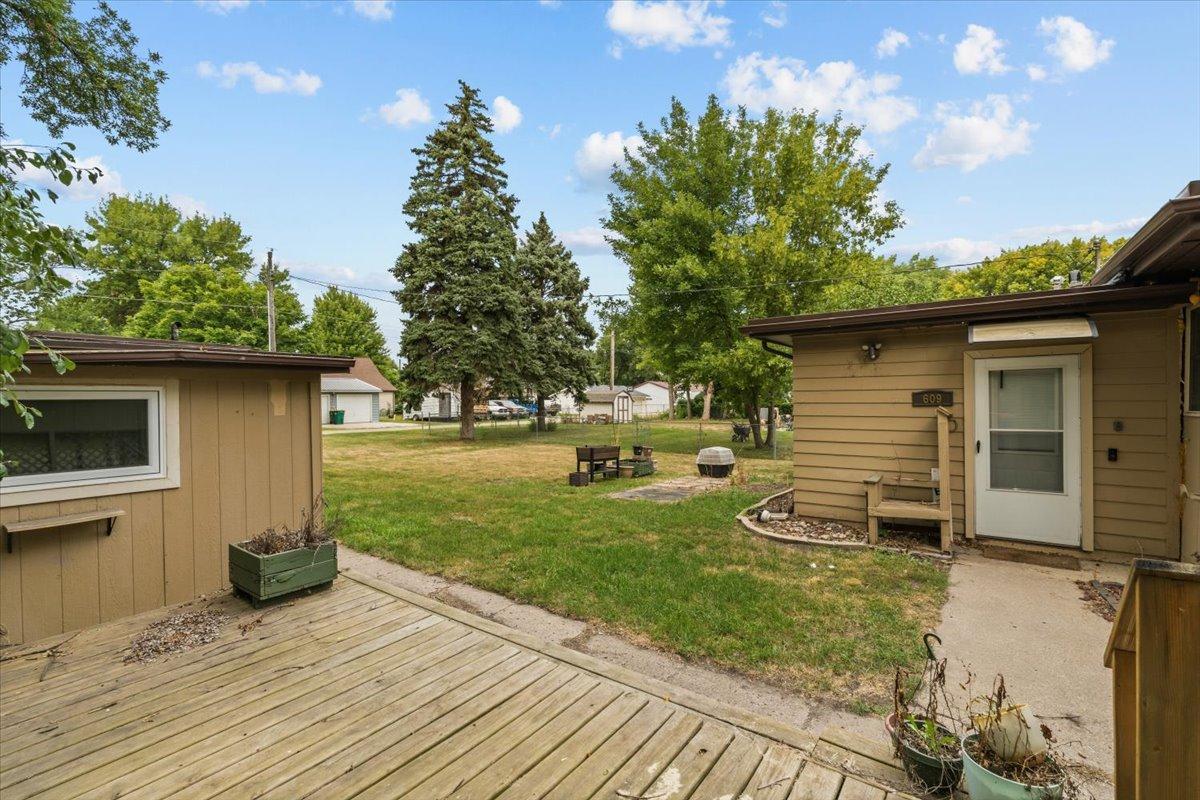 1957 single family home for sale at 609 Center Street S in Wahpeton, ND — 2 bed, 1 bath (photo 45 of 45)