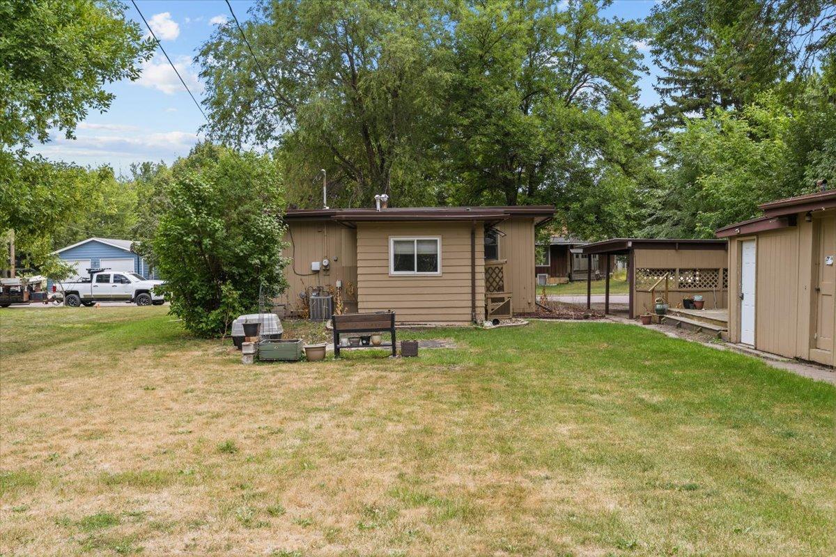 1957 single family home for sale at 609 Center Street S in Wahpeton, ND — 2 bed, 1 bath (photo 7 of 45)