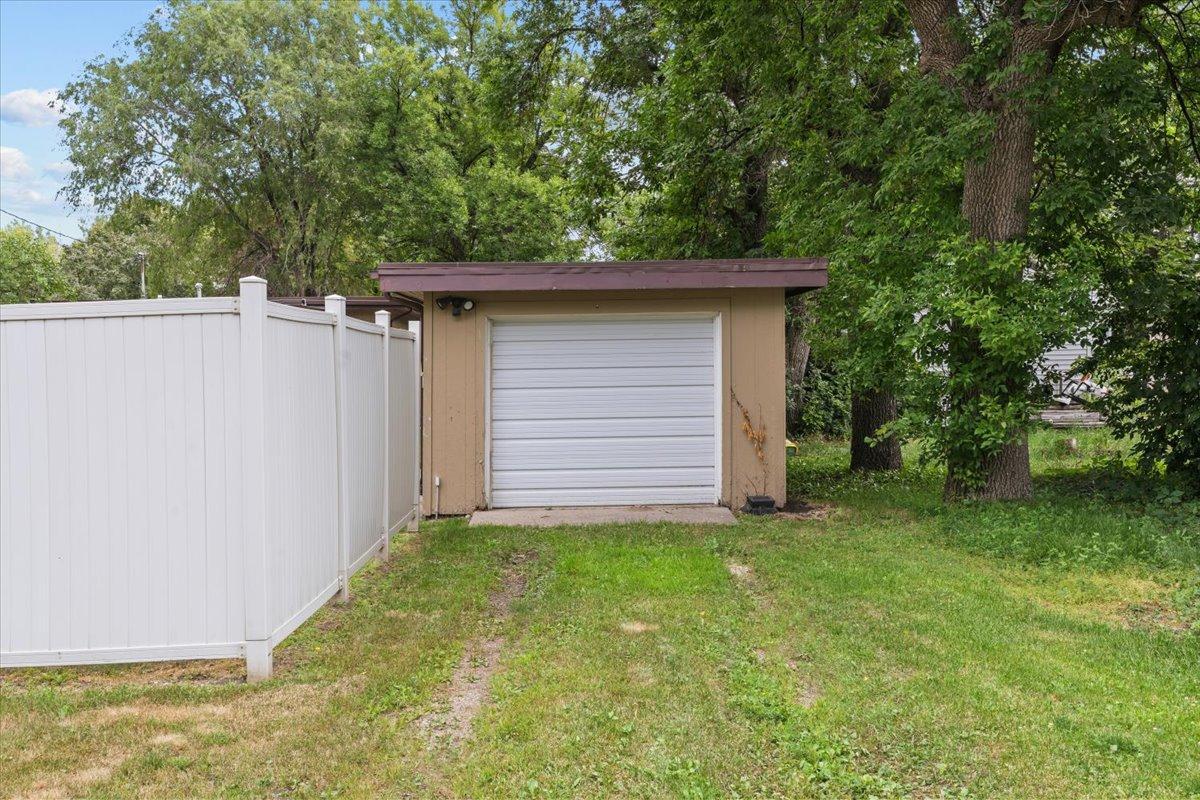 1957 single family home for sale at 609 Center Street S in Wahpeton, ND — 2 bed, 1 bath (photo 8 of 45)