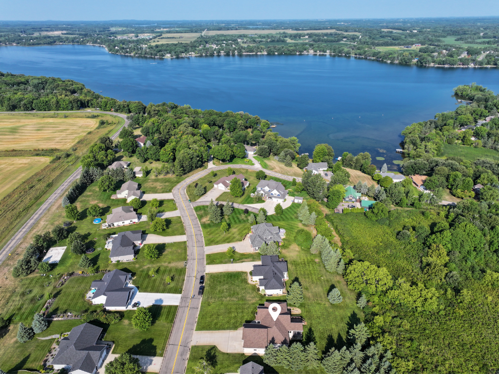 2003 single family home for sale at 1003 Latoka Heights Lane SW in Alexandria, MN — 5 bed, 4 bath (photo 2 of 58)