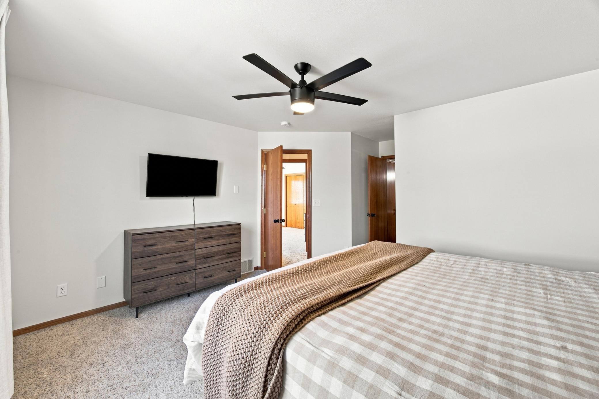 2007 single family home for sale at 3650 Taylor Street S in Fargo, ND — 4 bed, 2 bath (photo 15 of 31)